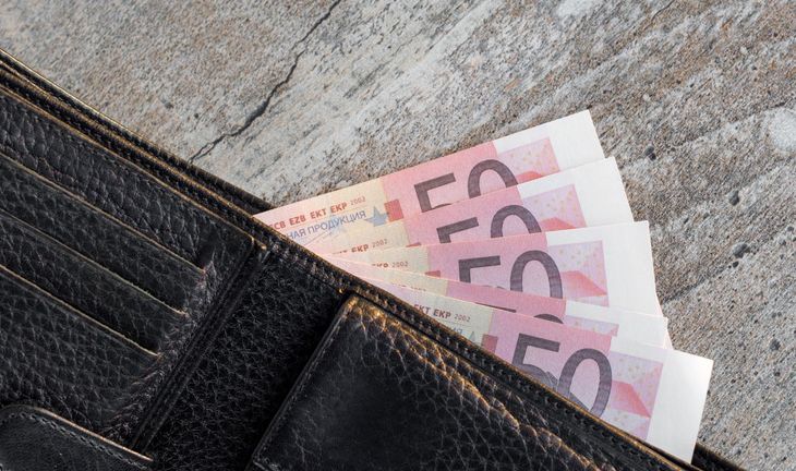 Deutsche Bank suggests European bankers might get higher bonuses this year